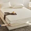Falda de cama de felpa de leche clase A Color sólido Cubierta de cama Pieza única Artículo único Juego de ropa de cama de felpa de coral Juego de tres piezas Dormitorio Engrosado Cálido Invierno