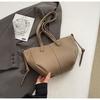 Bolsa de Nicho Alada Estilo Francês para Mulheres 2026 Nova Bolsa Tote Saco de Grande Capacidade Tendência Versátil Bolsa de Ombro de Abaixo do Braço