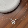 Collar elegante de plata de ley S925 con forma de mariposa y perlas de nicho para mujer, ligero, de lujo, de alta gama, con cadena de clavícula suave y dulce.