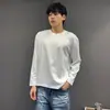 Camiseta pequeña de manga larga con cuello en V estilo retro americano para hombre, marca de moda, camiseta base casual holgada, top de estilo fresco y relajado