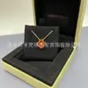 Collar de Trébol de Cuatro Hojas con Diamantes Edición Limitada de Navidad 2025 de Gama Alta para Mujer, Chapado en Oro Rosa de 18K, Cadena para Clavícula, Dropshipping para Transmisiones en Vivo