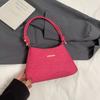 Elegante bolsa de ombro com axila fashion para viajante 2024 inverno novo all-match ins popular deste ano estilo estrangeiro pequena bolsa quadrada