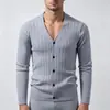 Nuevo suéter de jacquard de moda para hombre de otoño e invierno, chaqueta cárdigan tejida casual de cuello en V estilo coreano para hombres jóvenes