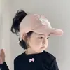 Gorra tipo visera transpirable de secado rápido para primavera y verano para niñas, adecuada para coletas, sombrero de protección solar con ala ancha