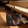 Bolso de gamuza para mujer 2026 nuevo de moda otoño de alta gama vintage para el trabajo bolso tote de gran capacidad bolso de hombro