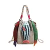 Bolso Pequeño de Pescado Tejido de Moda Sentido de Diseño de Nicho Bolsa Tejida Hueca Bolso de Mano para Hombro con Cuentas Bolso Cubo Mujer