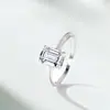 Anillo de Plata de Ley 925 para Mujer, Anillo Pequeño Cuadrado 6x8 con Diamante Corte Esmeralda, Anillo de Boda, Clásico de Cuatro Garras, Estilo de Nicho de Lujo Ligero