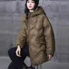 Jaqueta de Penas Leve de Alta Qualidade para Mulheres, Novo Estilo Inverno 2026, Comprimento Médio, Elegante, Caimento Solto, Emagrecedor, Penugem de Pato Branca, Tamanhos Grandes para Mulheres Curvilíneas