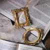 Mini Porta-Retrato Dourado Adereços para Fotos Ins Retro Europeu Porta-Retrato Unha Artística em Relevo Brincos