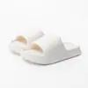 Chinelos de Banheiro de Verão Femininos com Solado Macio que Parece Pisar em Cocô, Antiderrapantes, Inodoros e Silenciosos, Adequados para Casais Usarem Fora, Feitos de Eva