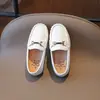Zapatos Infantiles 2026 Otoño Nuevo Estilo Coreano Modernos Retro Zapatos Pequeños de Cuero Mocasines Slip-On para Niños Zapatos para Niños