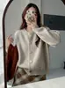 Cardigã abotoado casual de cor aveia, estilo francês, para mulheres, adequado para primavera, outono e inverno, com toque preguiçoso e macio, peça de tricô para usar por cima