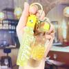 Llavero creativo con forma de botella de gelatina y cuentas de burbujas de arena movediza, bonito llavero de acrílico, colgante, adornos, pequeño regalo al por mayor