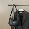 Nova Bolsa Feminina Outono 2025 Bolsa Baguete da Moda Bolsa de Axila Cor Doce Couro Patenteado Alça de Ombro Bolsa Feminina Cor Pura