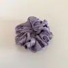 Goma de pelo de satén plisado perlado de alta gama con un estilo francés suave y elegante para coletas y moños