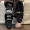 Zapatos tipo mula peludos, dulces y elegantes, cálidos y acogedores, para mujer, nueva colección otoño/invierno 2026, con detalles peludos y una hebilla metálica, estilo fácil de poner