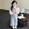 Conjunto de três peças para meninas para primavera e outono, novo conjunto infantil estiloso e moderno de 2026 para o início do outono, fica incrível