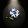 Broche de Aleación y Esmalte de Nuevo Estilo con Incrustaciones de Diamantes y Diseño de Flor de Hortensia con Goteo de Aceite, Moderno y Versátil, Accesorio de Ropa de Alta Gama al por Mayor