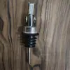 Vertedor de vino de acero inoxidable boquilla vertedora boca de vino tapa de vino de apertura y cierre automático tapón de botella para copa de vino multicolor