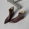 Botines cortos para mujer con forro de piel de oveja de primera capa, que cuentan con un tacón oculto, un diseño de tacón medio, una punta fina y una cremallera trasera, perfectos para el otoño y diseñados para crear un efecto adelgazante
