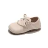 Zapatos de piel para niños 2026 Otoño Nuevo Estilo Zapatos de Princesa con Lazo de Perla para Niñas Pequeñas Mocasines de Boca Baja Modernos