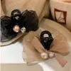 Presilha Pequena para Cabelo com Laço Pérola Strass Princesa Fugitiva para Mulheres 2026 Celebridade da Internet Novo Estilo Presilha Lateral para Franja em Forma de Oito para Mulheres