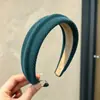 Nueva diadema de ala ancha 2026 para mujer, diseñada para levantar la línea del cabello y mantener el cabello en su lugar mientras te lavas la cara, con un estilo retro adecuado para otoño e invierno, y ofreciendo un aspecto sofisticado