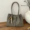 Moda Retro de Alta Gama de Nicho 2026 Bolso de Mano de Gamuza Bolso Tote para Mujer Bolso de Hombro de Nuevo Estilo Bolso Simple de Axila
