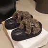 Chinelos de Pelo Outono e Inverno Feminino Novo Estilo para Usar ao Ar Livre Aumentador de Altura Versão Coreana Chinelos de Pelo Confortáveis Feminino 2026 Sola Grossa
