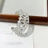 Pulsera Hueca con Tachuelas de Estrella y Circonitas con Bolas Redondas, Estilo Nuevo, Lujo Ligero, Versátil, Único, Diseño de Joyería de Mano de Nicho Venta al por Mayor
