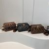 Bolso pequeño y popular de este año para mujer, bolso de mensajero de diseño retro nuevo de primavera 2025, bolso cuadrado pequeño con estampado de leopardo para mujer