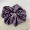 Goma para el pelo de satén tipo camelia de Chanel con un diseño floral de alta gama, moderna goma para el pelo con un acento floral