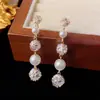Brincos de Franja com Bola de Pérola e Zircônia Versáteis de Luxo Leve de Alta Qualidade para Mulheres, Brincos Personalizados Exquisitos da Moda Super Brilhantes Atacado