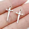 Accesorios de joyería de aleación hechos a mano para DIY, colgante de espada larga simulada, pendientes de espada de arma europeos y americanos populares, colgante de collar