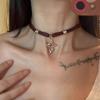 Sa Yujie collar sexy de aleación de metal con letras cosidas, cadena para el cuello de red de cuero europea y americana, todo a juego para mujer