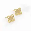 Pendientes de Trébol de Cuatro Hojas de Lujo Ligero Estilo Francés con Incrustaciones de Diamantes y Diseño de Pétalo Hueco, Pendientes Elegantes y Graciosos para Mujer