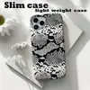 Funda de Teléfono Estilo Americano Moderna de Nicho Ins Retro Estampado de Pitón Blanco y Negro Funda Dura para iPhone18Pro Película