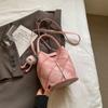 Bolso popular de este año para mujer 2024 nuevo diseño de bolso bandolera nicho de verano bolso de cubo de diamantes portátil