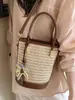 Bolso Cubo Tejido de Paja Estilo Vacacional para Mujer 2026 Nuevo Verano Moda Tejido Nicho Hombro Único de Mano Cruzado