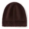 Nuevo gorro de punto de cachemira cálido para mujer de otoño e invierno, gorro para cubrir las orejas, gorro versátil y gorro para clima frío al aire libre