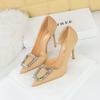 626-K10 Estilo Europeo y Americano Banquete Moda Tacones Altos Tacón de Aguja Boca Baja Punta Afilada Recorte Lateral Hebilla de Pedrería Metálica Zapatos Planos