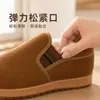 Novos sapatos de tecido de Pequim masculinos de inverno quentes de algodão pedal de pé com veludo espessado pai de meia-idade antiderrapante trabalho