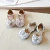 Sandalias de media punta para niña, lazo de moda para niña pequeña con pedrería, zapatos de princesa, sandalias brillantes de perlas para bebé niña, para actuación, zapatos de baile