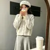 Nuevo cárdigan de punto de manga larga para otoño e invierno para mujer, suéter fino de punto a rayas blancas estilo francés, holgado y adelgazante como prenda exterior