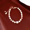 Pulsera de Cadena de Mano Cuadrada con Zirconia y Perlas Chapada en Oro Real para Mujer Retro Lujo Ligero Sensación de Alta Gama Moda Exquisita Joyería de Mano