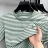 Camiseta Masculina Redonda de Seda de Gelo tingida em fio de Nylon, Manga Curta, Verão 2026, Listrada, Casual, Respirável, Sensação Refrescante