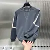 Sudadera casual de cuello redondo estilo americano para hombre, diseño color block otoño/invierno, versátil, corte holgado, prenda básica de manga larga moderna nueva