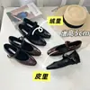 Sapatos de vovó quadrados com aumento de 5 cm de altura, de tira única, sola macia para mulheres, novo estilo retrô outono 2026, sapatilhas quentes com forro de fleece