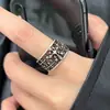 Anel Retro Europeu e Americano Estilo Ins com Cruz Vazada Cravejada de Diamantes para Mulheres, Design de Nicho Anel Largo Aberto para Dedo Indicador
