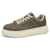 Zapatillas de caña baja con suela gruesa estilo callejero para hombre, nueva moda retro, antideslizantes, resistentes al desgaste, adecuadas para el uso diario y el estilo casual